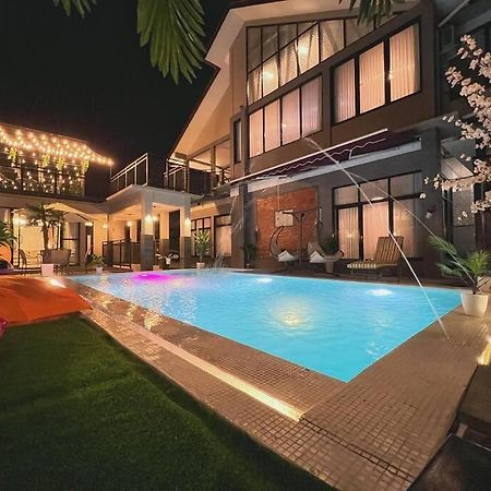 Mimi Castle Full Ac 1200M2 Private Villa Dan Pool Parongpong Lembang Cihanjuang Exterior foto