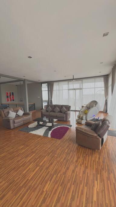 Mimi Castle Full Ac 1200M2 Private Villa Dan Pool Parongpong Lembang Cihanjuang Exterior foto