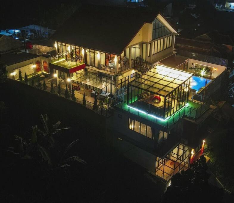 Mimi Castle Full Ac 1200M2 Private Villa Dan Pool Parongpong Lembang Cihanjuang Exterior foto