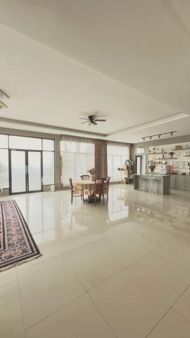 Mimi Castle Full Ac 1200M2 Private Villa Dan Pool Parongpong Lembang Cihanjuang Exterior foto
