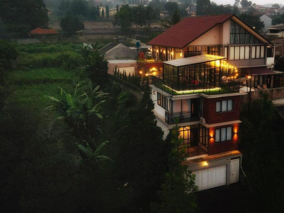 Mimi Castle Full Ac 1200M2 Private Villa Dan Pool Parongpong Lembang Cihanjuang Exterior foto