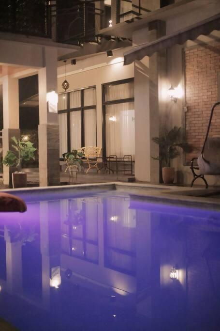 Mimi Castle Full Ac 1200M2 Private Villa Dan Pool Parongpong Lembang Cihanjuang Exterior foto