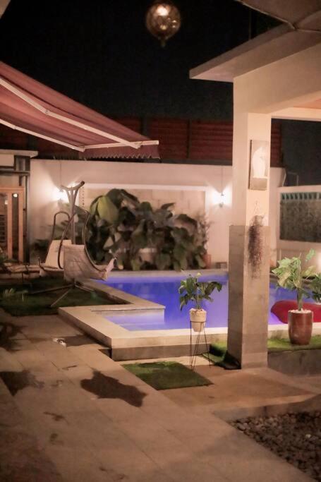 Mimi Castle Full Ac 1200M2 Private Villa Dan Pool Parongpong Lembang Cihanjuang Exterior foto