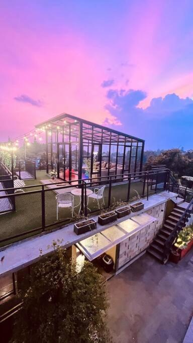 Mimi Castle Full Ac 1200M2 Private Villa Dan Pool Parongpong Lembang Cihanjuang Exterior foto