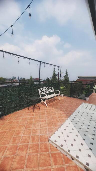 Mimi Castle Full Ac 1200M2 Private Villa Dan Pool Parongpong Lembang Cihanjuang Exterior foto
